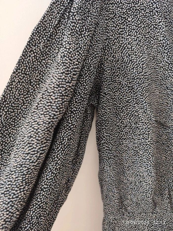 Vestido negro con topitos azules y blancos sin estrenar de Sfera - photo numéro 2