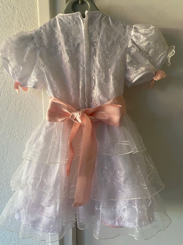 Robe princesse en dentelle avec noeud, jupon et tulle taille 2 ans TBE - photo numéro 2
