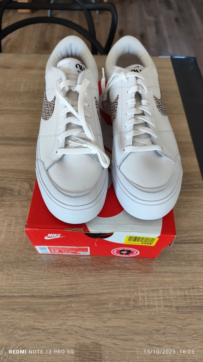 Baskets blanches Nike - photo numéro 2