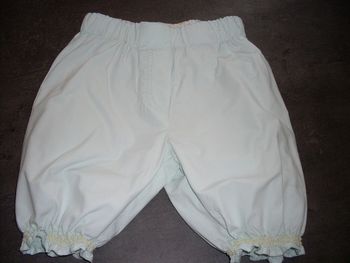 pantacourt fin 12 mois en très bon état