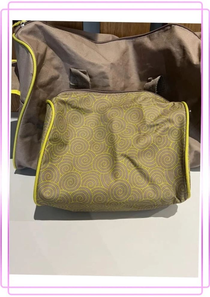 Petit sac de voyage avec sa trousse de toilette - photo numéro 5