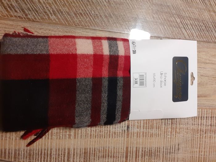 Écharpe marque chevignon - photo numéro 4