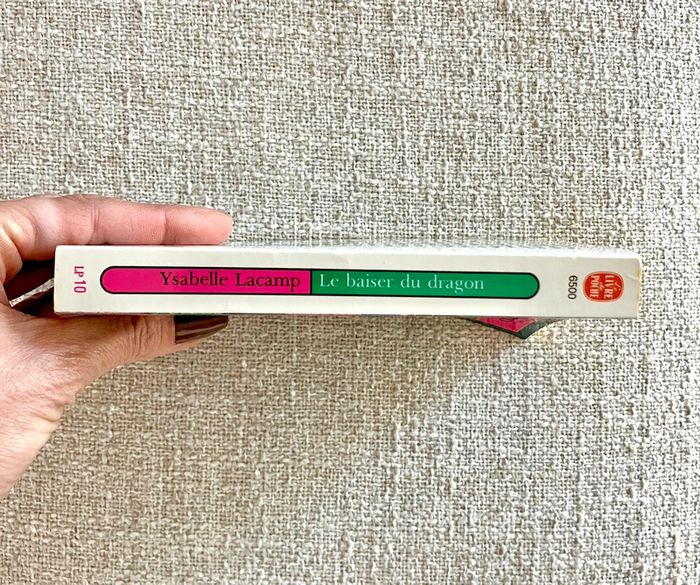 Livre Poche  Le baiser du dragon de Ysabelle Lacamp - photo numéro 4