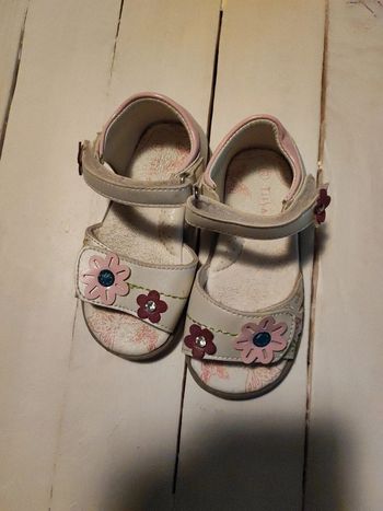 Petites sandales blanches a fleurs