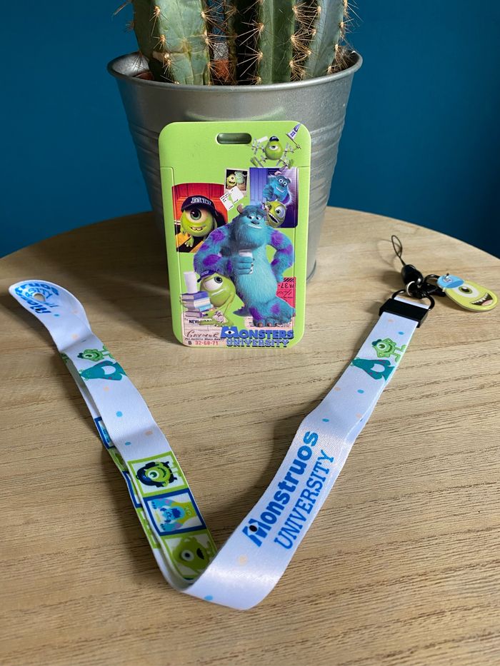 Porte-badge Monstres et Compagnie avec lanière assortie