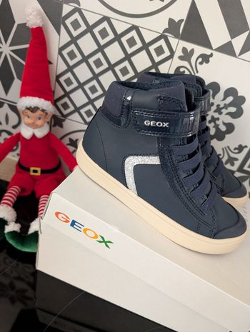 Chaussures montantes fille. Taille 28. Neuf. Geox