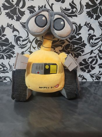 Peluche disney store wall e 20 cm en très bon état