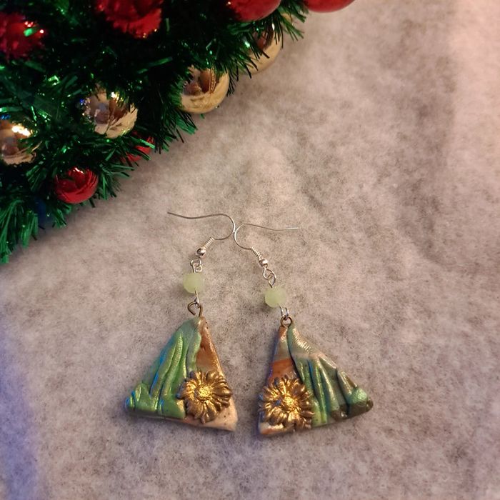 Boucles d'oreilles pendante avec pâte polymere triangle - photo numéro 6