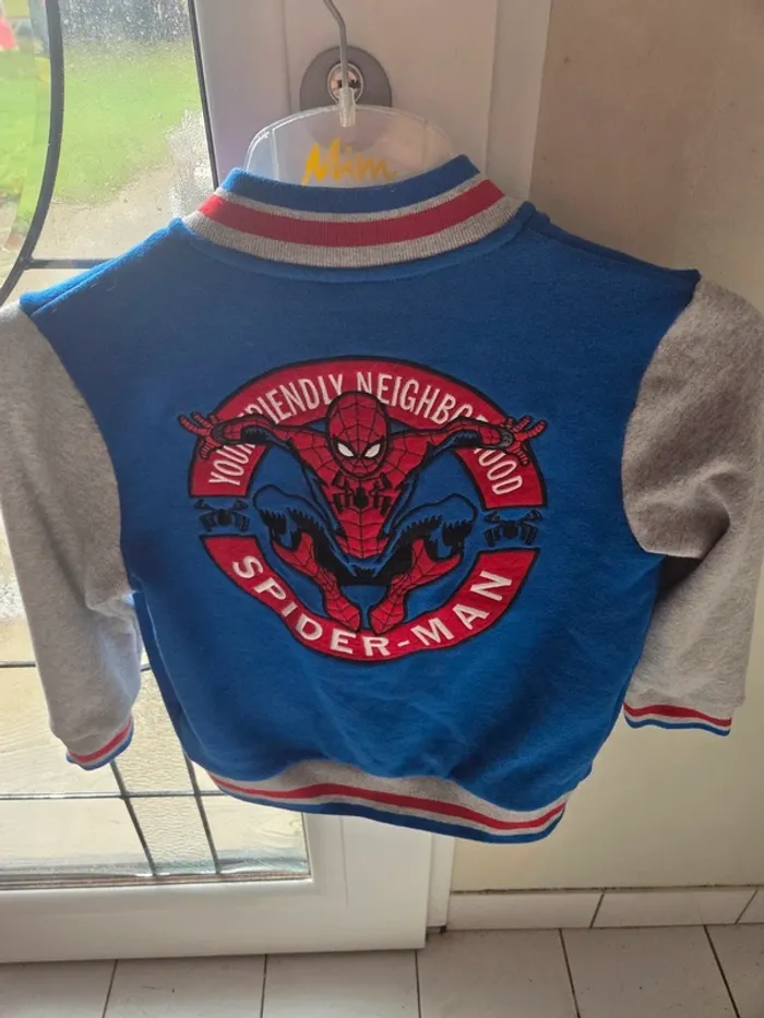 Veste spiderman 5.6ans