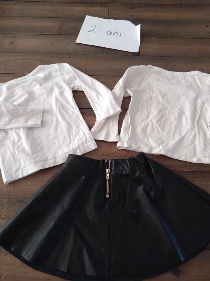 Ensemble lot t shirts et jupe simili cuir 2 ans - photo numéro 6