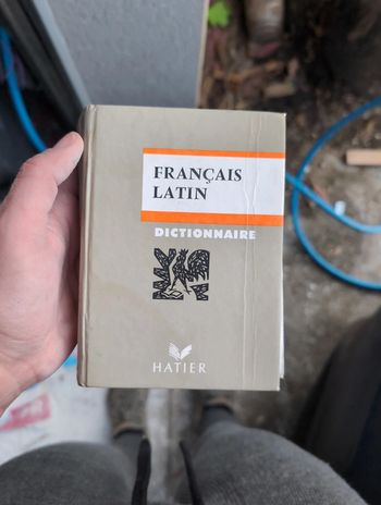 Dictionnaire français latin 1957