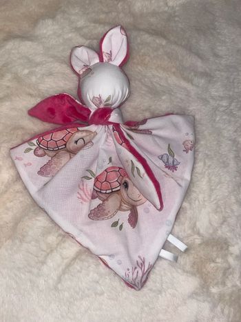 Doudou tortue rose 