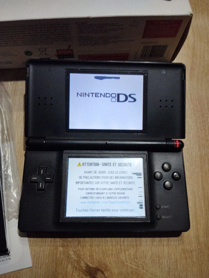 Nintendo ds lite noire - photo numéro 2