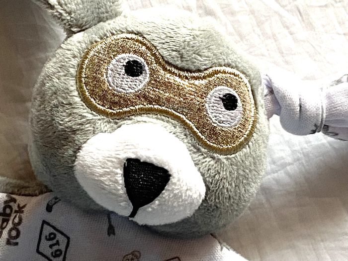 Petit Lapin Gris Doudou Masque Doré Corps Blanc Motif Dessins Faune Peluche Petits Enfants Bébés - photo numéro 4