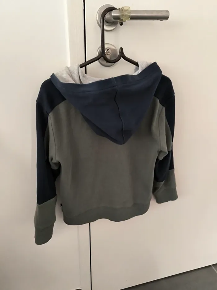 Veste à capuche. Garçon. 6 ans. - photo numéro 3