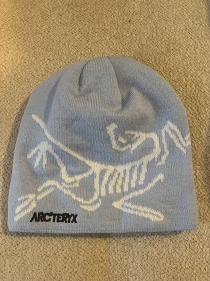 Bonnet Arc’teryx bleu ciel