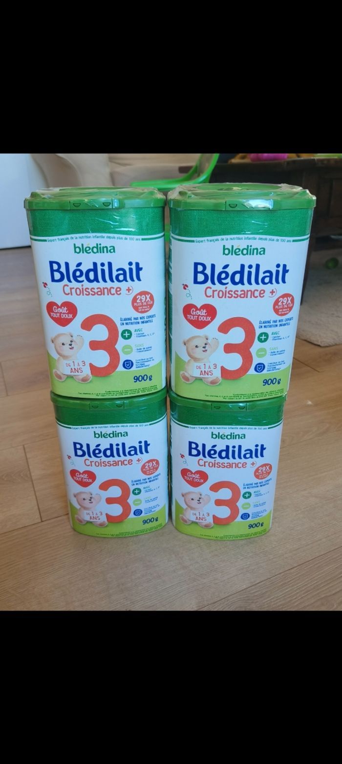 4 boîtes de lait Bledilait croissance 3
