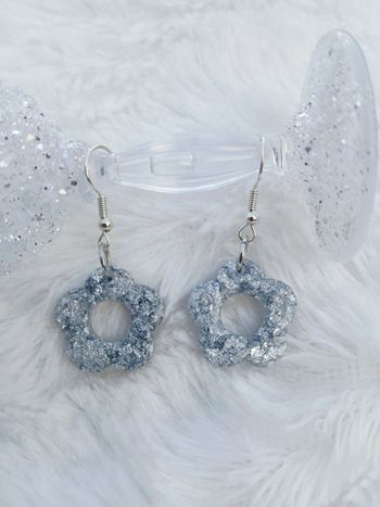 Boucles d'oreilles fleurs argentées 