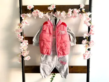 Ensemble jogging avec doudoune Chevignon taille 3 mois comme neuf