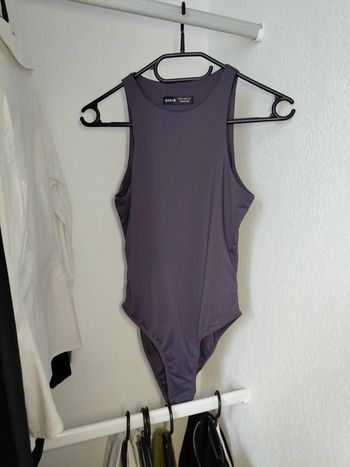 Body gris foncé