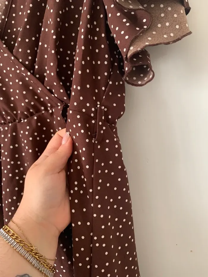 Robe portefeuille à pois volants marron/blanc femme - Taille 2XL Shein Curve - photo numéro 4