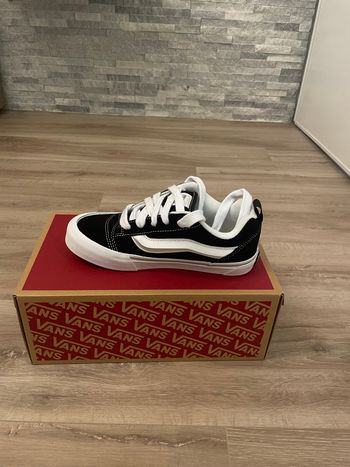 Vans knu skool noires blanches