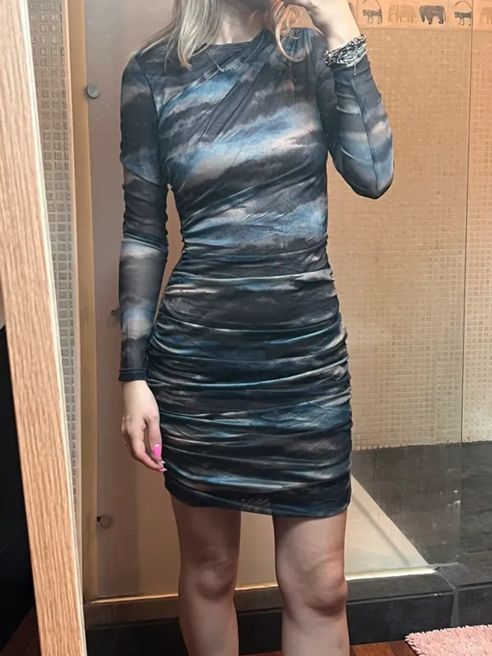 Robe moulante - photo numéro 3