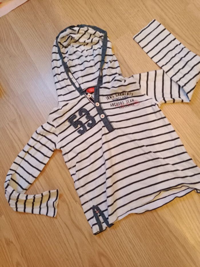 Pull fin à capuche taille 10 ans 🌞