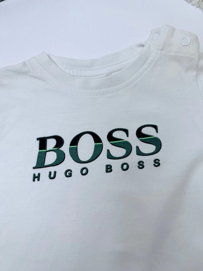 T-shirt Boss Hugo Boss bébé garçon taille 9 mois longues manches super état - photo numéro 2