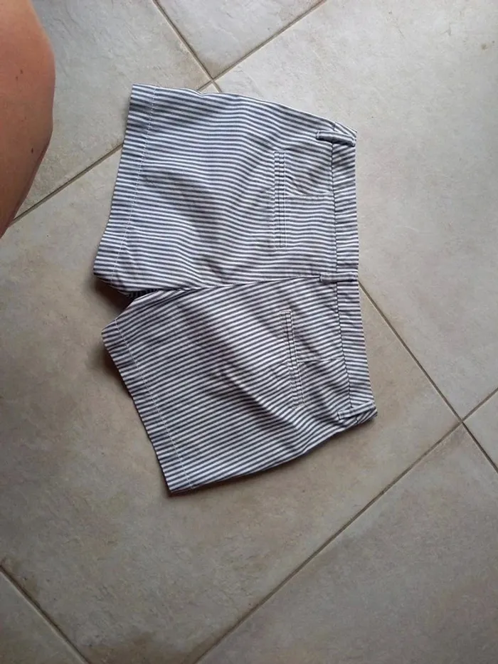 Très joli short Old navy - photo numéro 2
