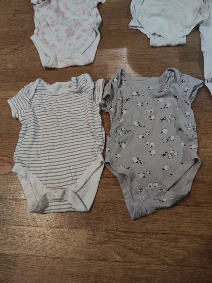 Lots de 9 bodies manches courtes 6 mois fille - photo numéro 2