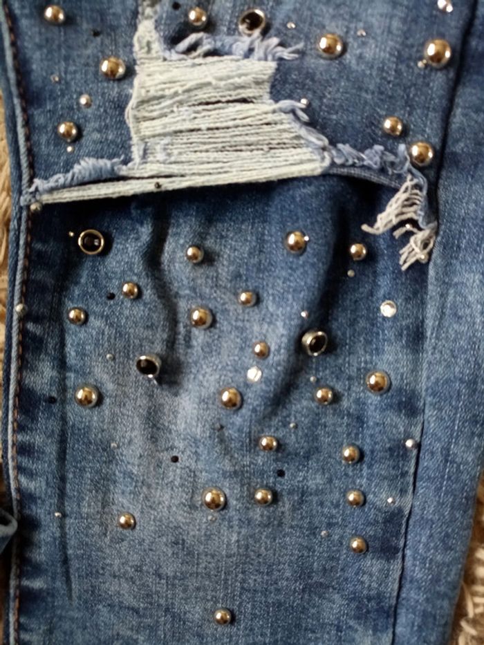 Jeans "troué" femme - photo numéro 6