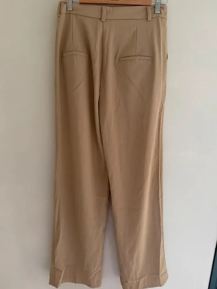Pantalon beige neuf - photo numéro 2