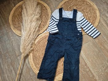 Ensemble salopette et t-shirt marinière