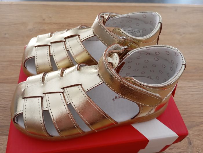 Kickers neuves pour fille en taille 25 - photo numéro 3