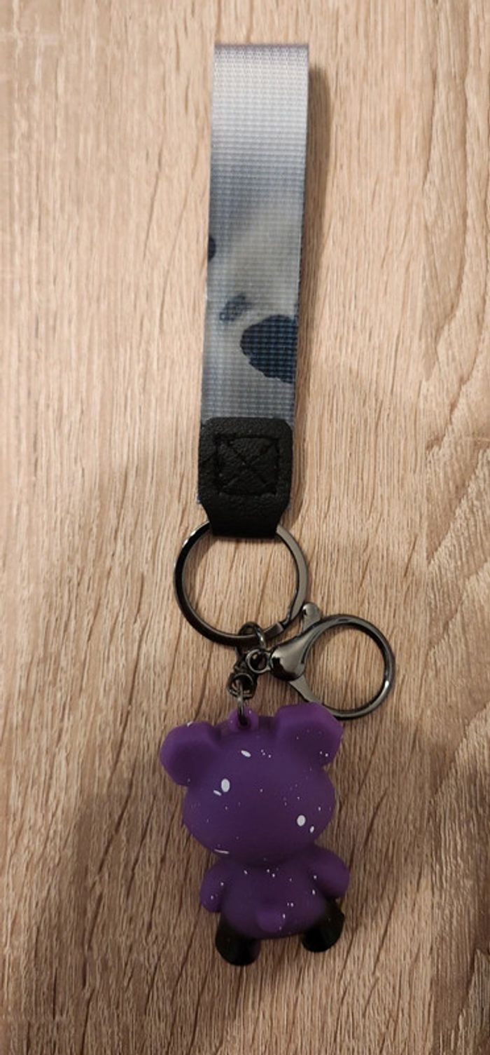 Porte-clés Ours violet neuf