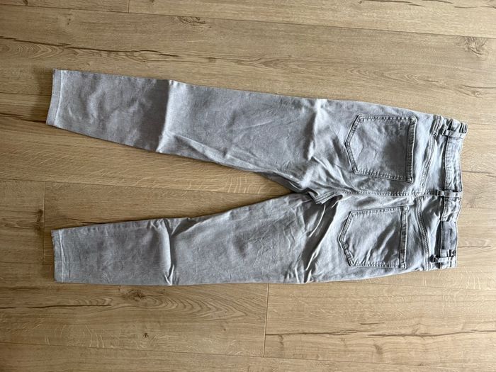 Jean slim gris clair Stradivarius - Taille 38 - Bon état - photo numéro 3