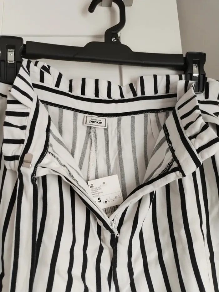 Short à rayures noires et blanches - photo numéro 2