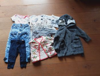 Lot fille 9 pièces bon état 12 mois - 74cms - pantalons - pulls - veste