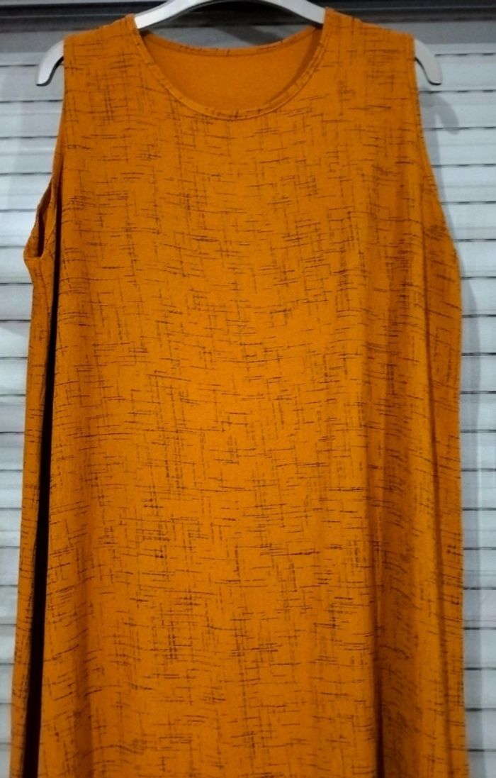 Robe longue sans manche en très bon état