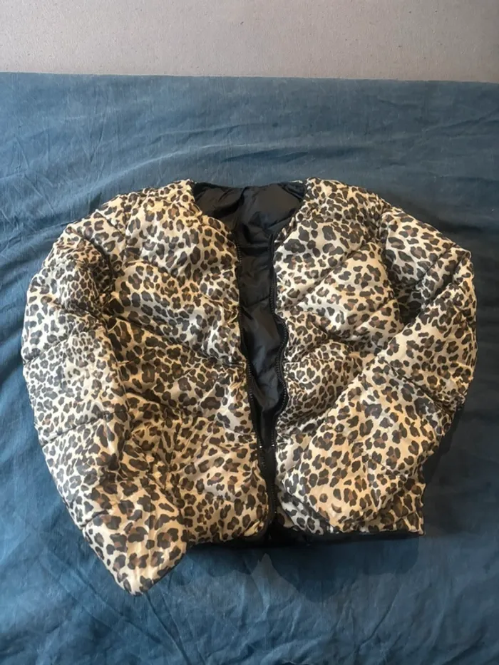 Veste torrente irréversible noir et léopard en très bon état - photo numéro 3