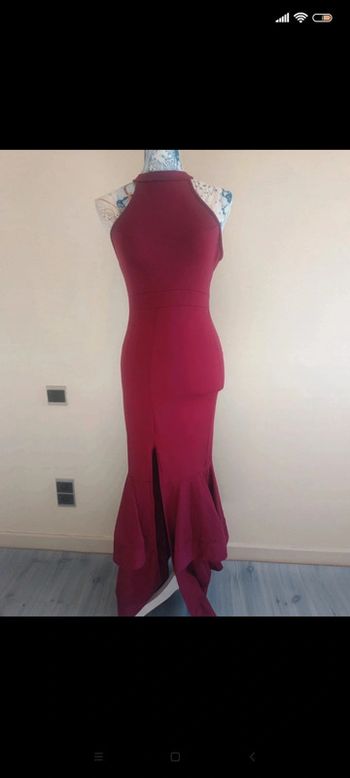 Robe sirène t 36 couleur bordeaux , originale