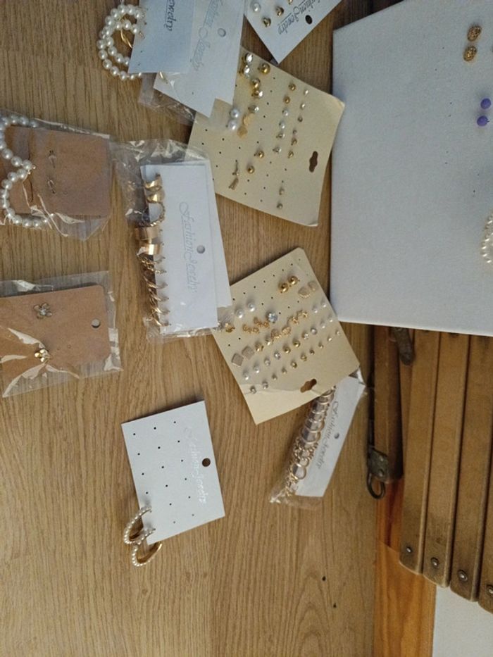 Boucles d'oreilles neuf - photo numéro 3