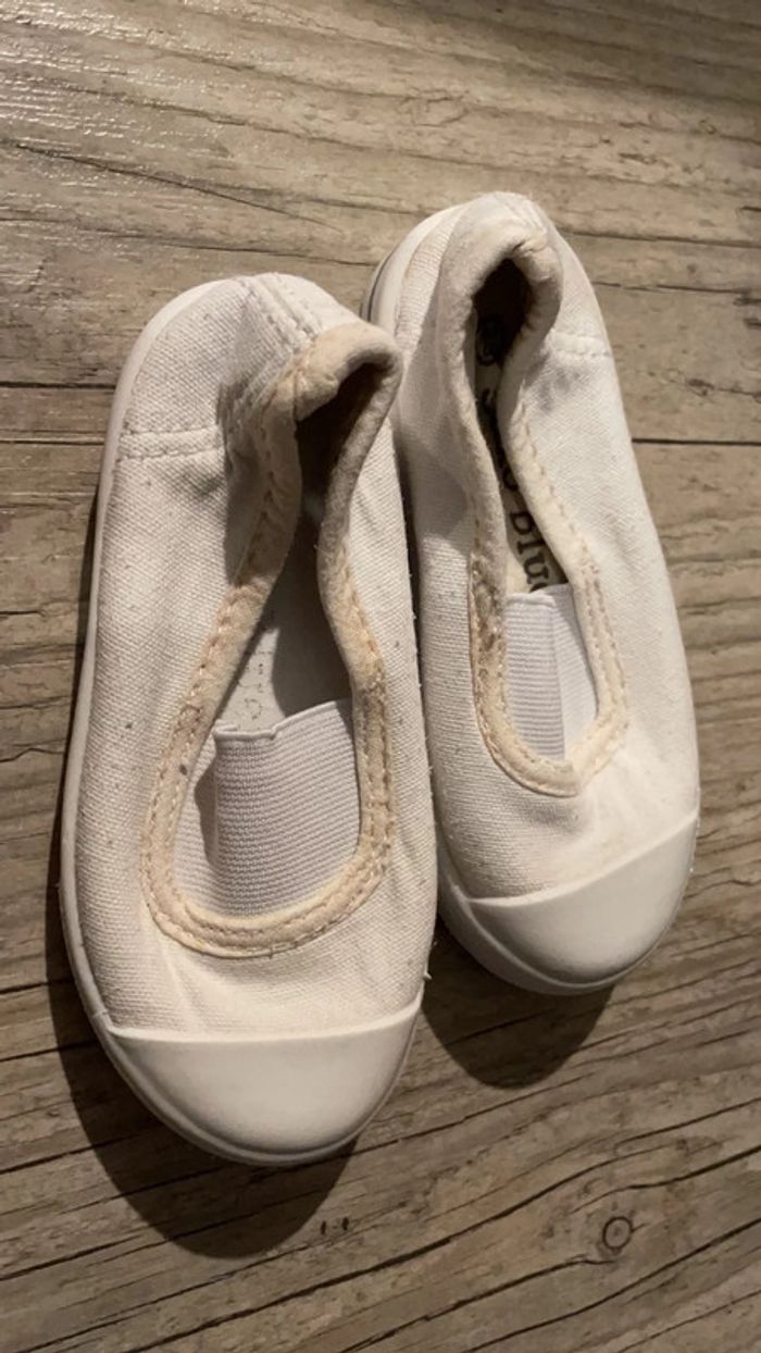 Chaussures enfant saxo blues blanches 🦶 - photo numéro 3