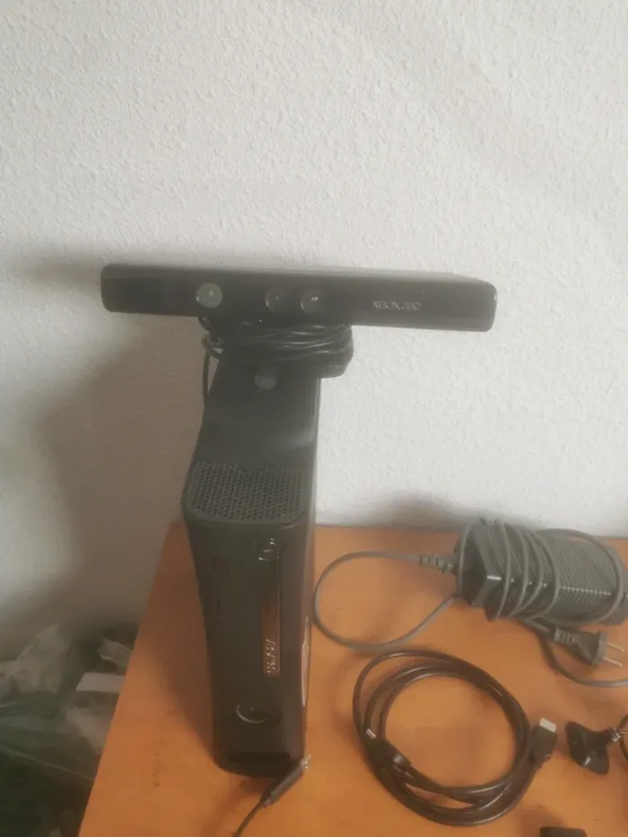 Xbox360 +2 manettes +kinect - photo numéro 5
