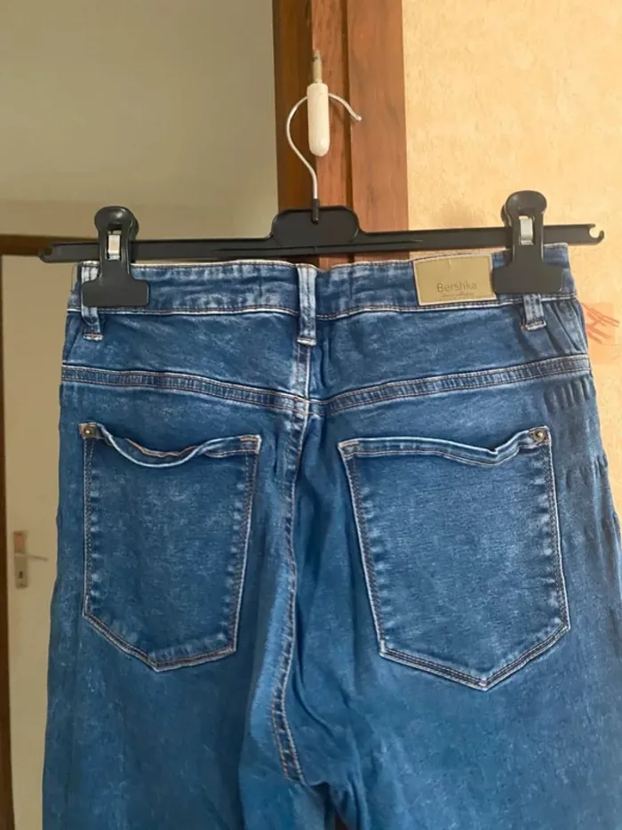 Jean Bershka – Taille 38 – Look tendance et confortable 💙 - photo numéro 6