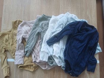 Lot de 6 bodies à manches longues 6 mois