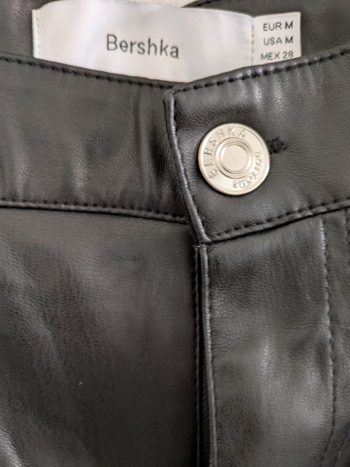Pantalon en simili cuir Bershka - photo numéro 3