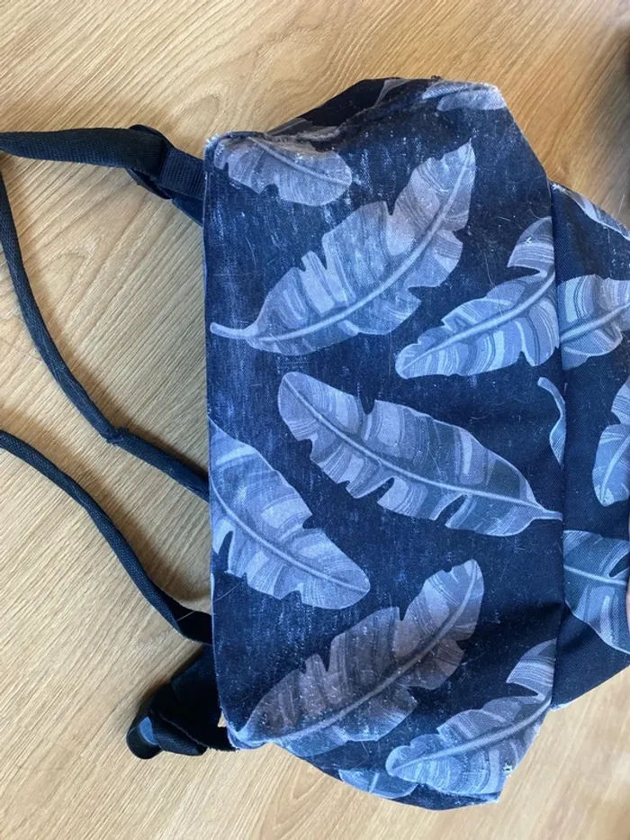 Sac à dos eastpack simple noir à plumes - photo numéro 4