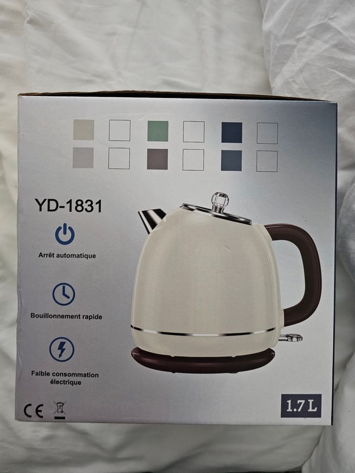 Bouilloire neuve blanche et marron